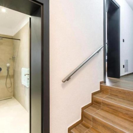 Betty Apartments Borik - Whole Ground Floor Ровінь Екстер'єр фото