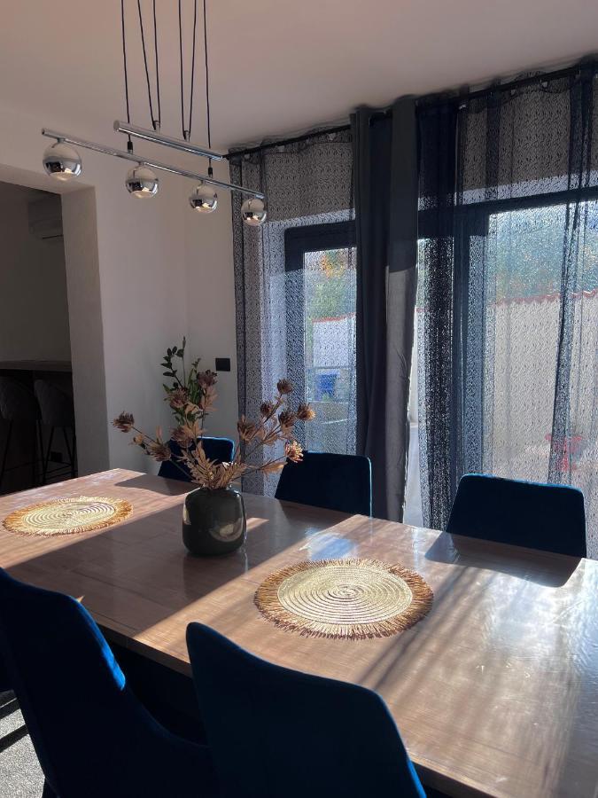 Betty Apartments Borik - Whole Ground Floor Ровінь Екстер'єр фото