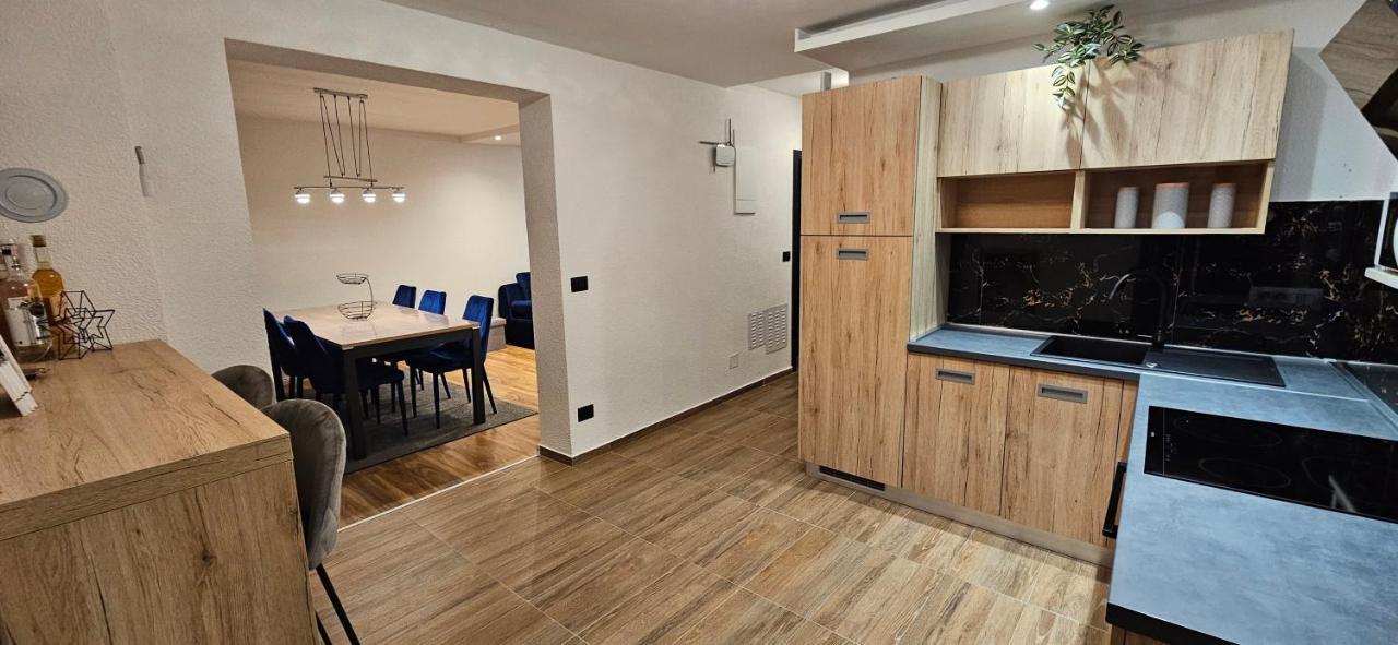 Betty Apartments Borik - Whole Ground Floor Ровінь Екстер'єр фото
