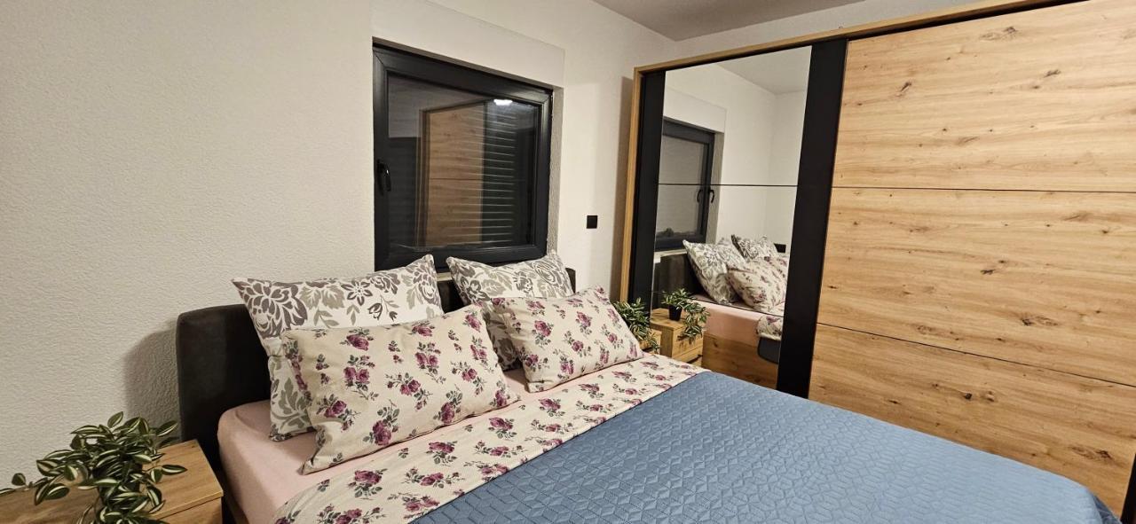 Betty Apartments Borik - Whole Ground Floor Ровінь Екстер'єр фото