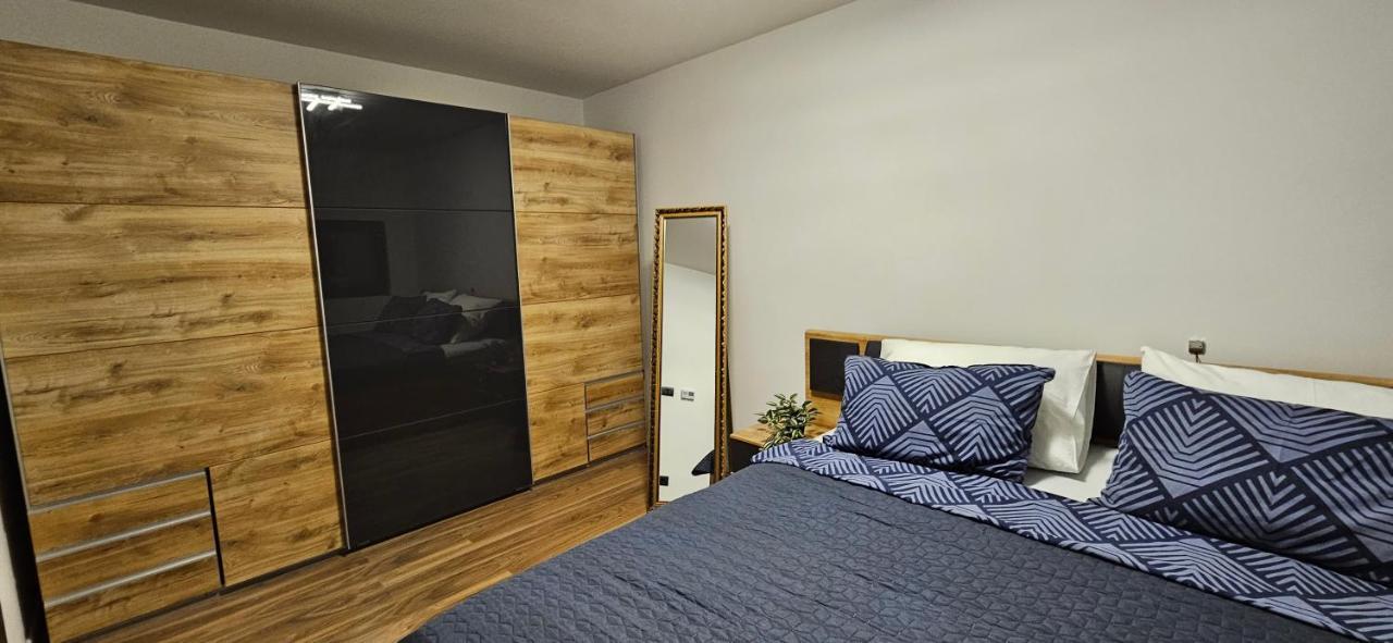 Betty Apartments Borik - Whole Ground Floor Ровінь Екстер'єр фото