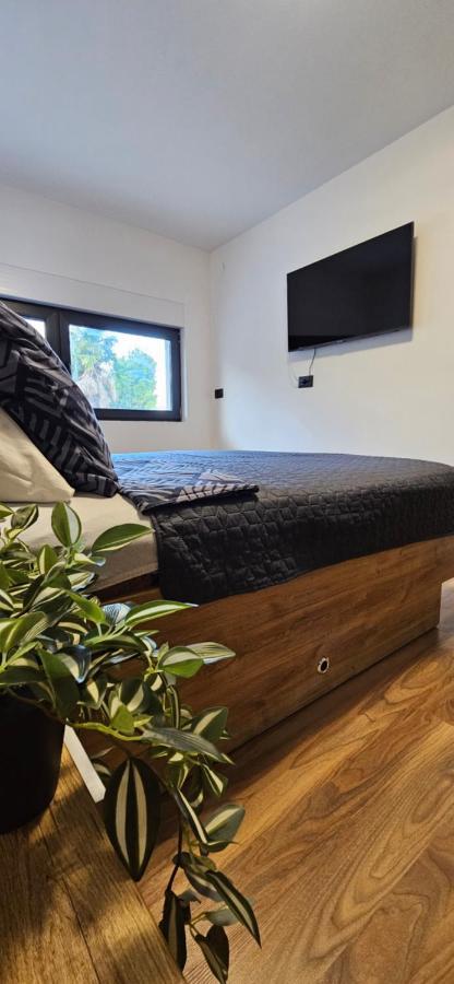 Betty Apartments Borik - Whole Ground Floor Ровінь Екстер'єр фото
