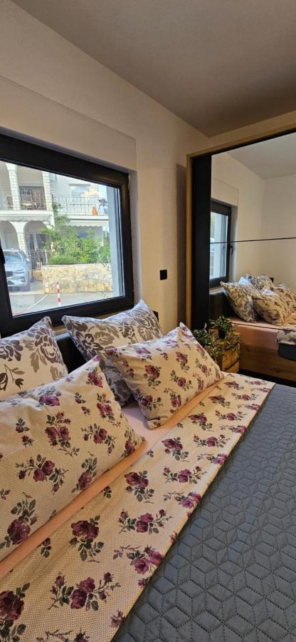 Betty Apartments Borik - Whole Ground Floor Ровінь Екстер'єр фото
